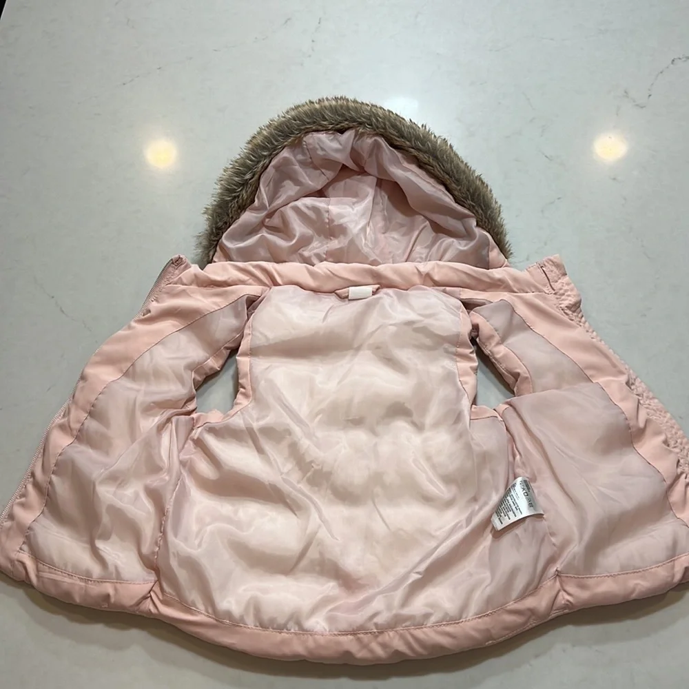 H&M puffer vest with faux fur, like new, size 1 1/2- 2 years.